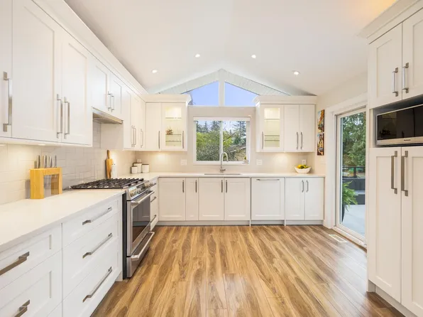 2511 Boswell Ave, North Vancouver, BC V7H 1L8