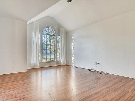 4th image of 811 Canyon Bend Dr
