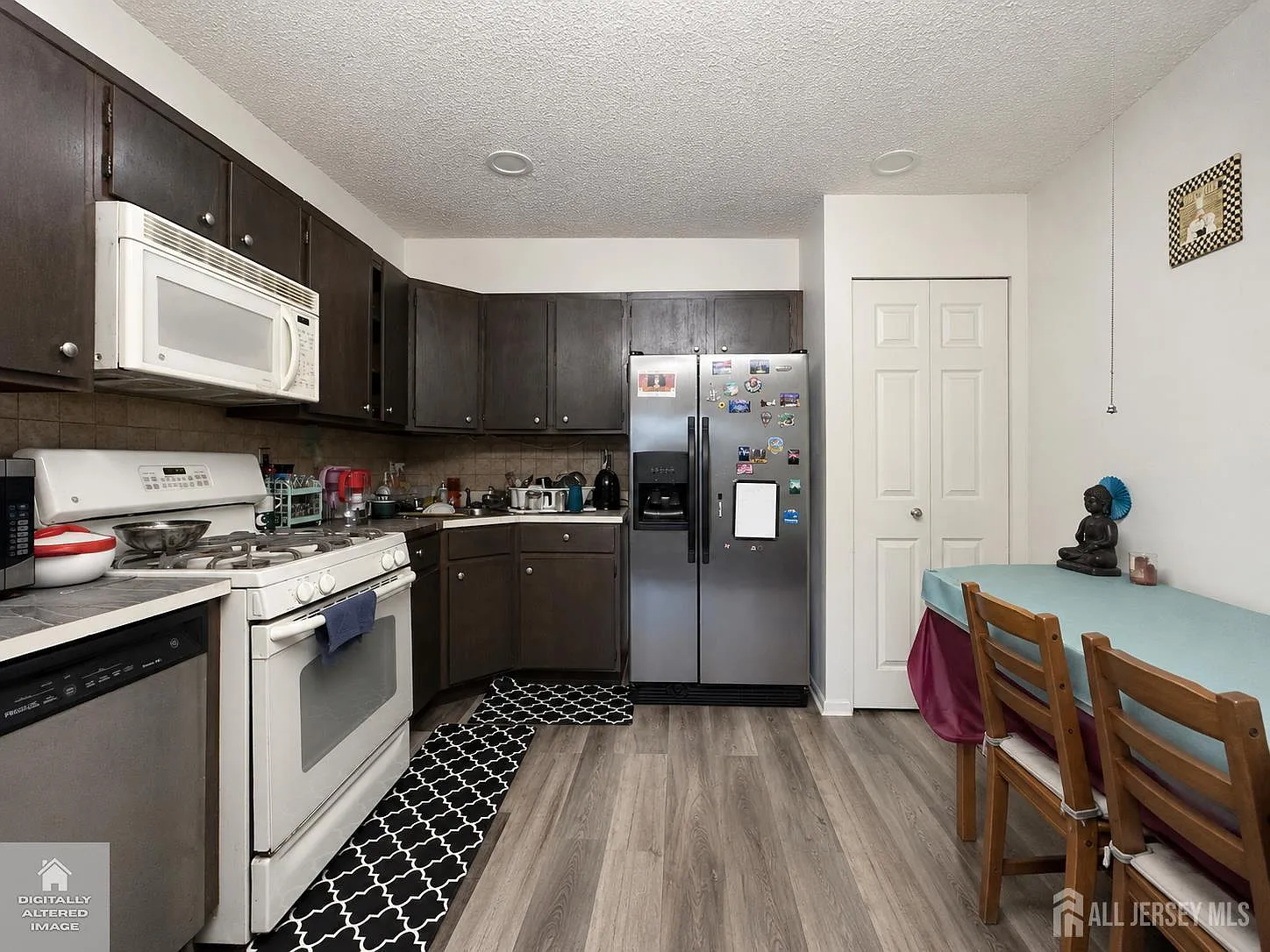 2 bed, 1.0 bath, 855 sqft, $2,350 — Photo 3