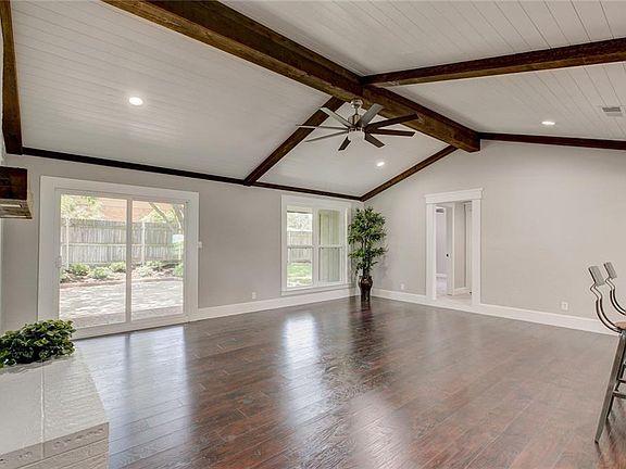 3rd image of 2608 Richmond Dr