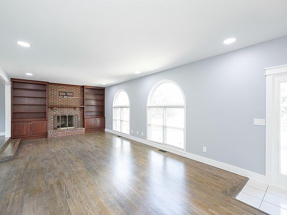2nd image of 101 Bradford Ct