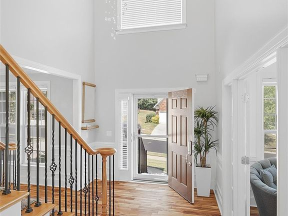 3rd image of 5134 Cressingham Dr