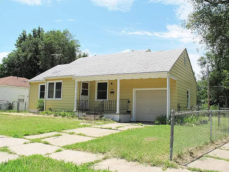 3 bed, 936 sqft, $995 — Photo 3
