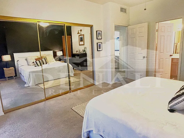 1017 E Maryland Ave #218 — Photo 17