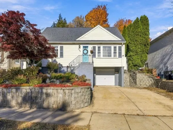 559 Main St, Watertown, MA 02472