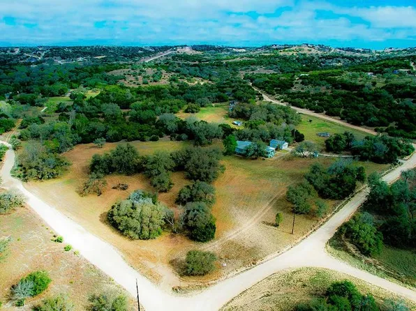 103 Eastview Ln, Blanco, TX 78027