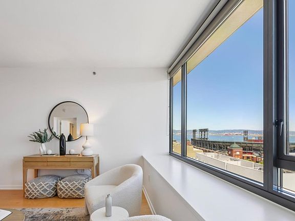 5th image of 250 King St Unit 1602