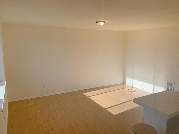 3rd image of 916 Cougar Ct SW #3