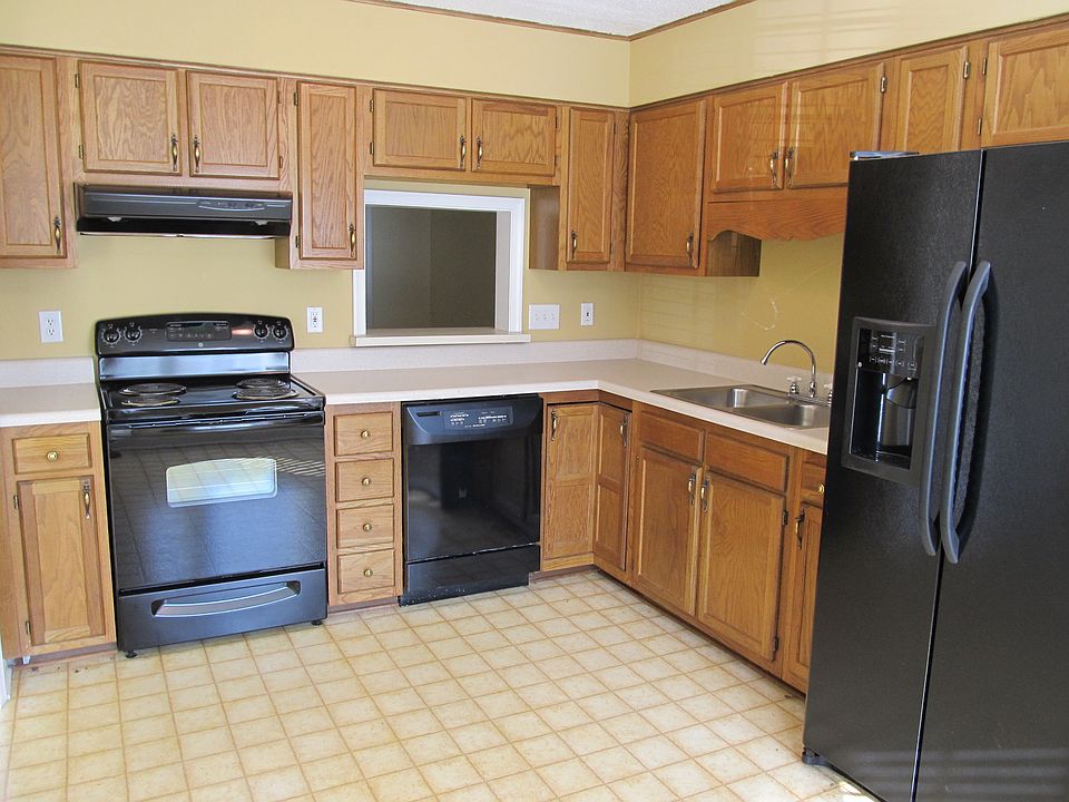 Large eat-in kitchen