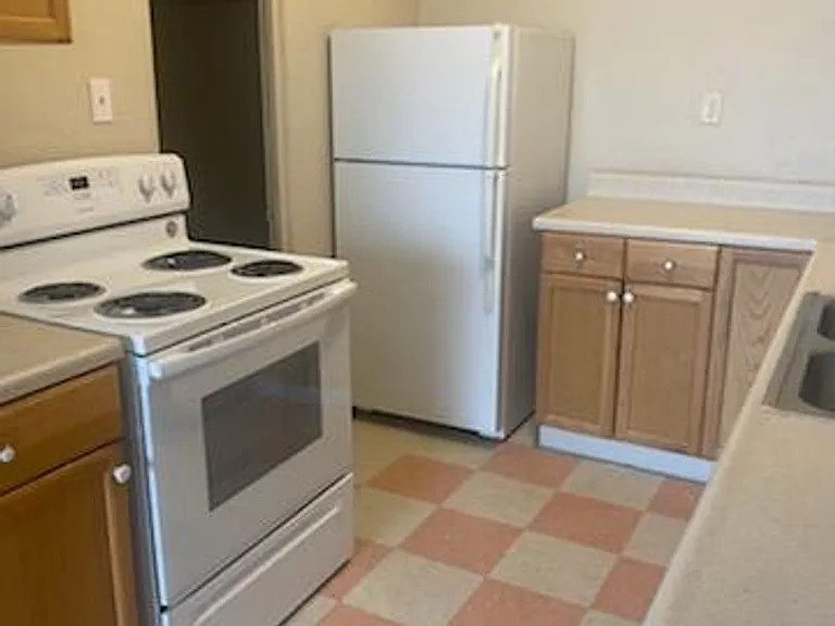 601 E Main St — Photo 7