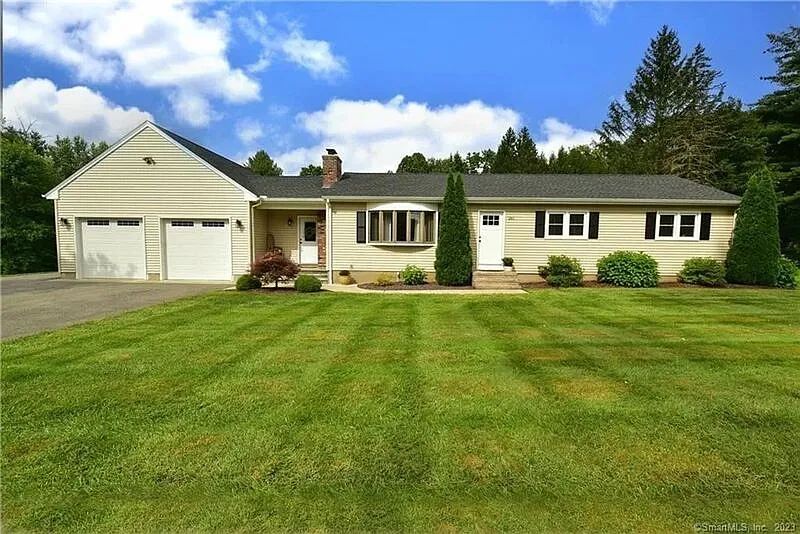 3 bed, 1.5 bath, 1380 sqft, $2,800 — Photo 1