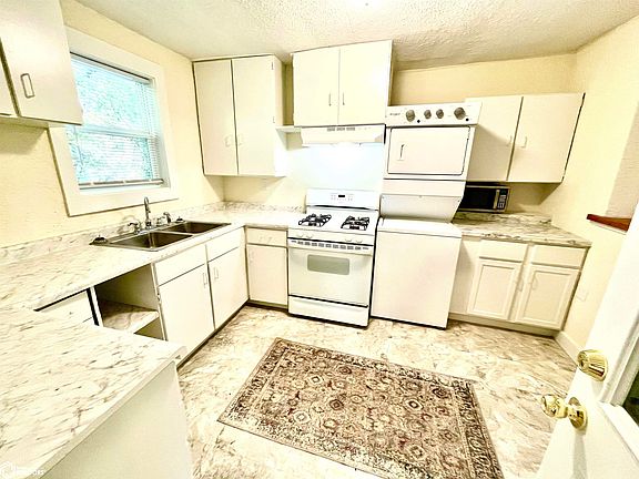 4th image of 606 W Adams Ave