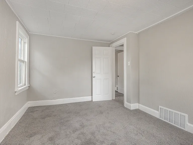 1255 Superior Ave — Photo 23