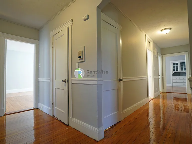 90 Cypress — Photo 1