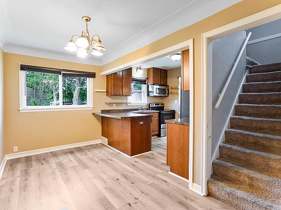 4th image of 985 Rose Ave E