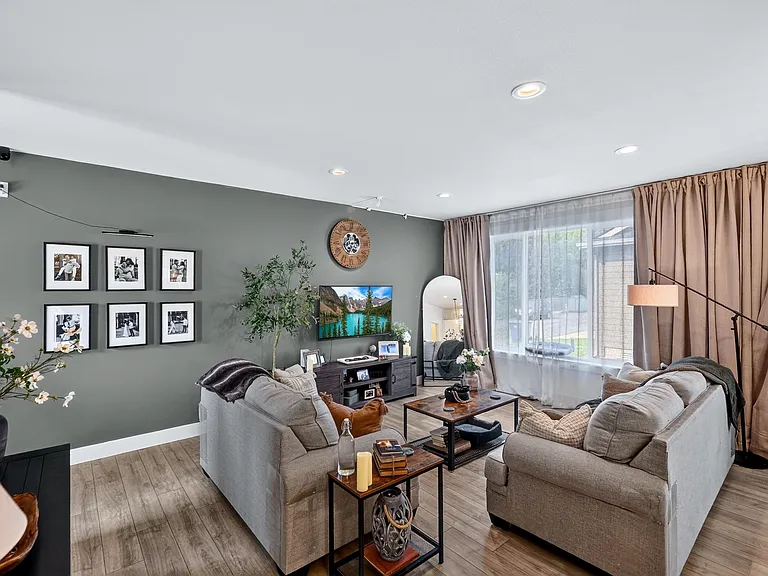 1217 N Walnut Ln — Photo 4
