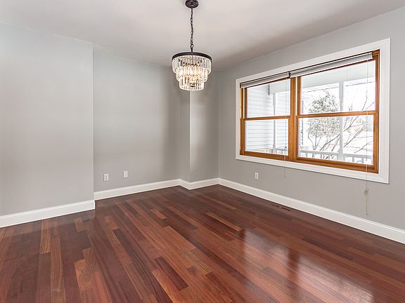 3rd image of 1416 Goldfinch Ct NE