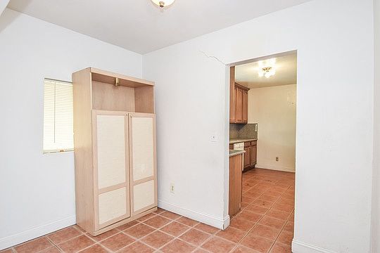 5th image of 831 Central Ave