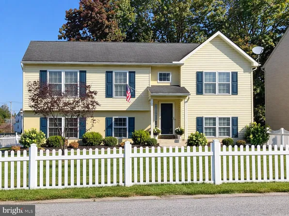 228 Maple Ave, Quarryville, PA 17566