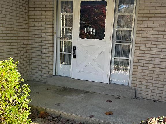 2nd image of 15 Stonewall Ln