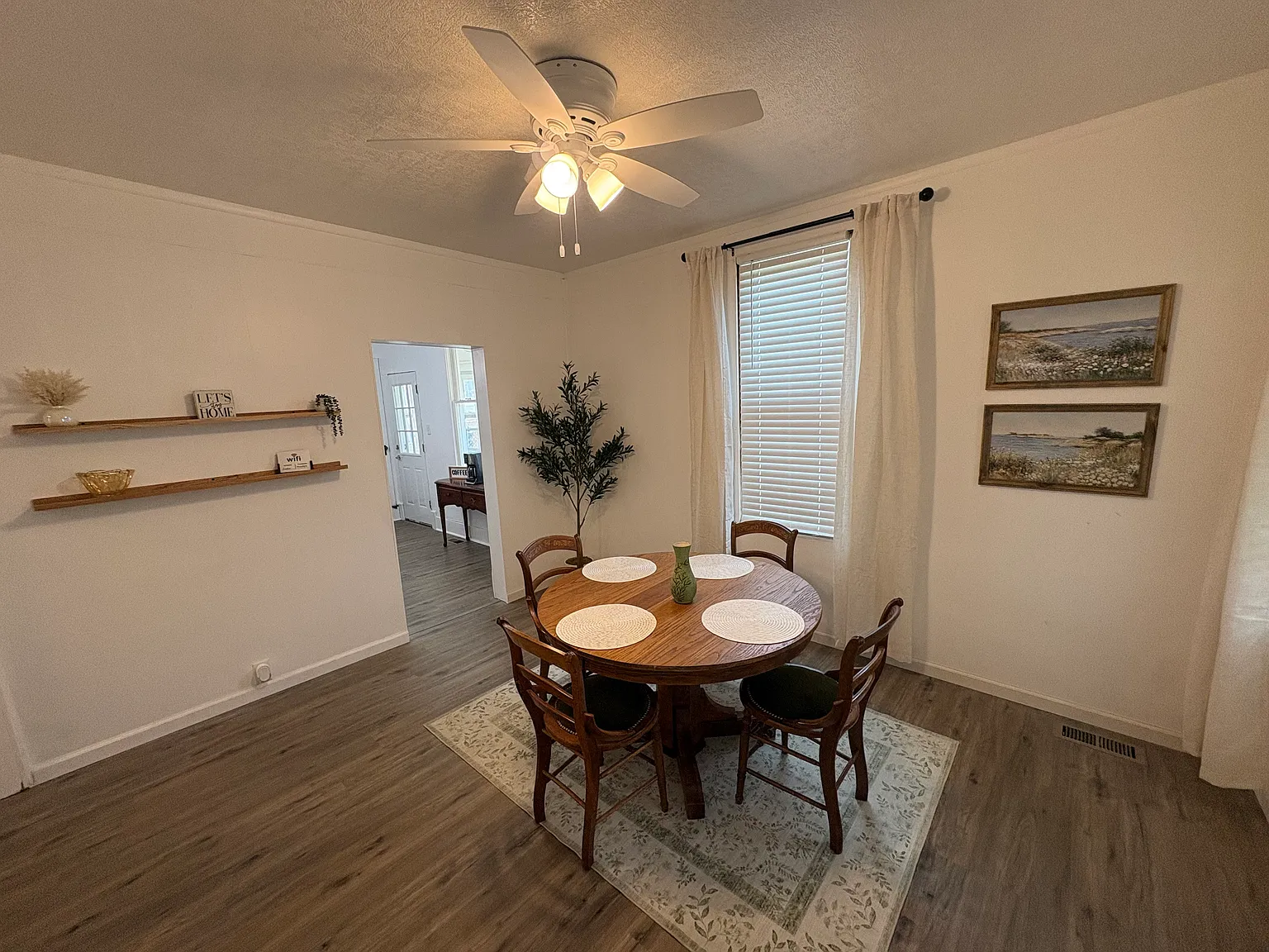 2 bed, 920 sqft, $1,600 — Photo 2