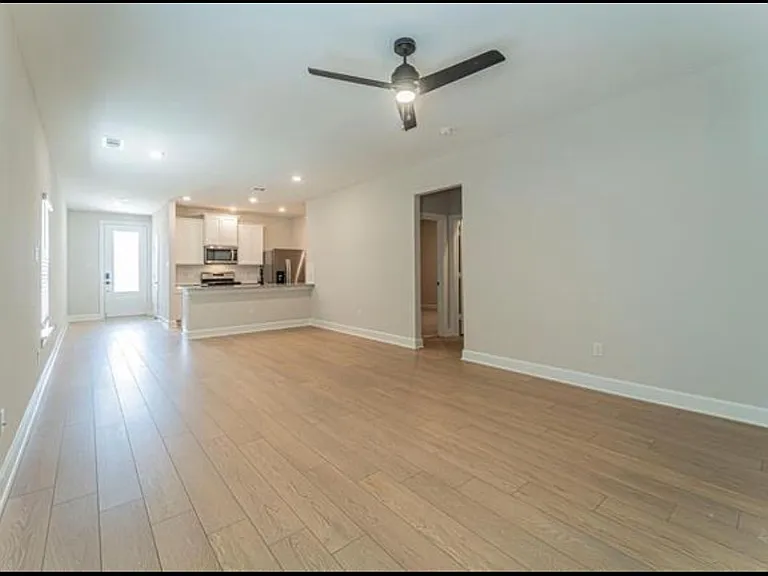 1204 Witherspoon Ln — Photo 9