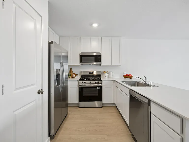 3112 Lynmar Ln — Photo 2