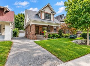 21 Eastbourne Cres, Toronto, ON M8V 1W5