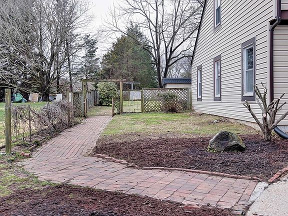 3rd image of 111 Telemark Dr