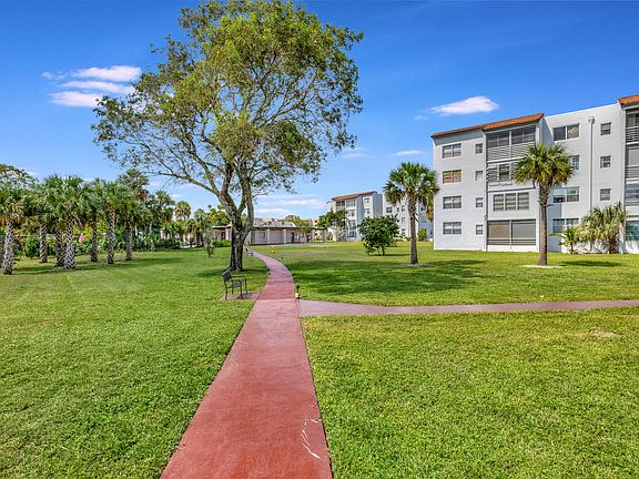 4th image of 2850 Somerset Dr Drive #111-L
