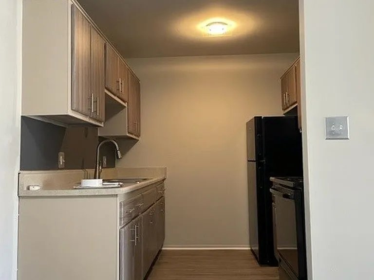 333 Marshall Apartments — Photo 16