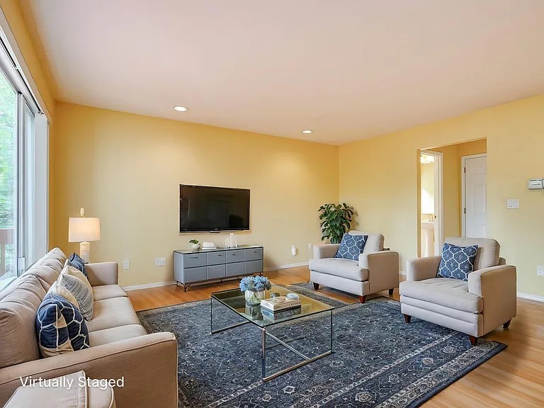 725 Ash St — Photo 32