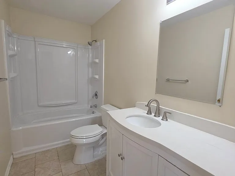 204 Barclay Ct — Photo 20