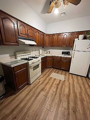 4th image of 107 Ormsby Ave #1R