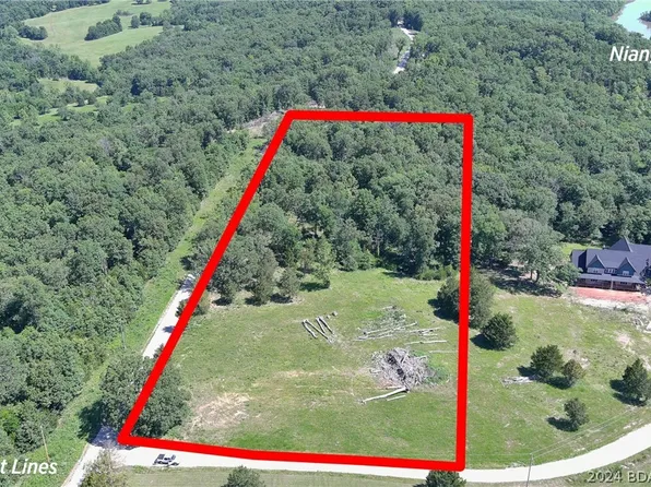 13 Wagon Trail Rd, Camdenton, MO 65020
