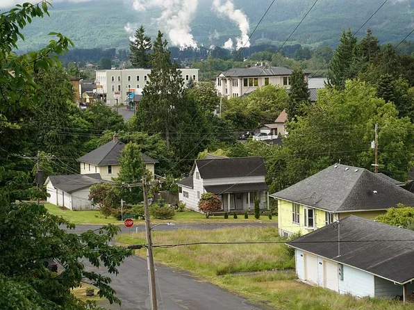 135 2nd St, Cathlamet, WA 98612
