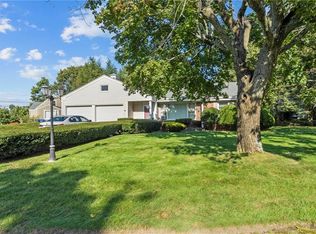 14 Roseview Dr, Cranston, RI 02920