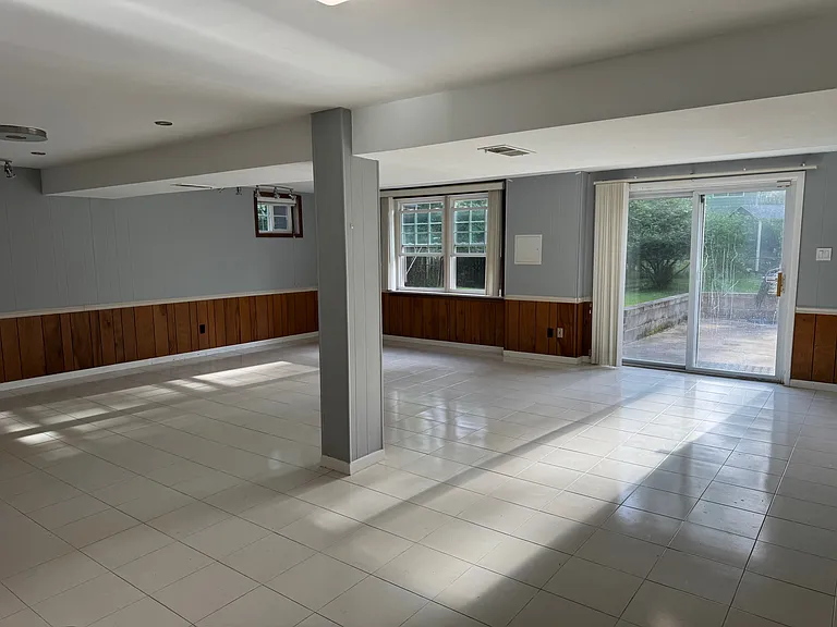 2428 Drexel St — Photo 17