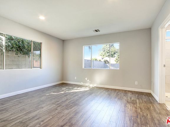 5th image of 7843 Louise Ave