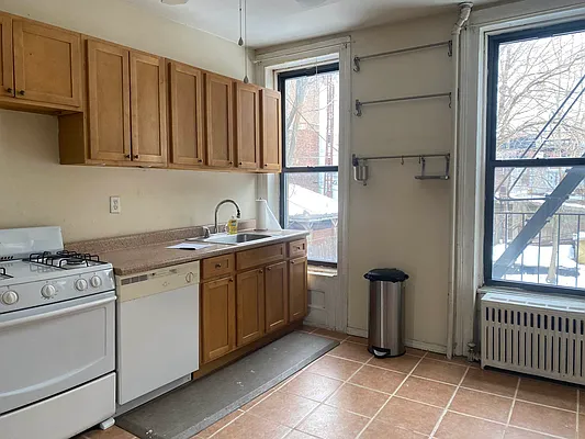 Rented by Ideal Properties Group | media 4