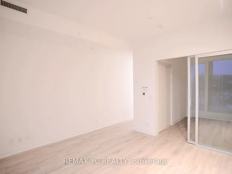 2020 Bathurst St #721 — Photo 4