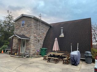 1422 Amosite Rd, Bainbridge, PA 17502