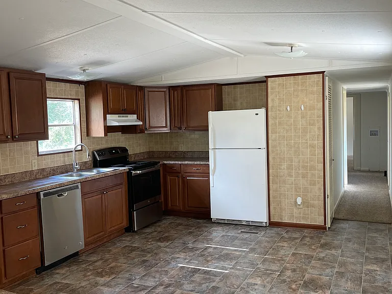 221 Meteyard Ln — Photo 4