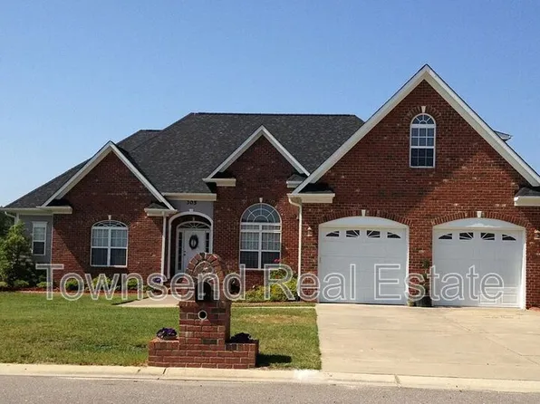 305 W Summerchase Dr, Fayetteville, NC 28311