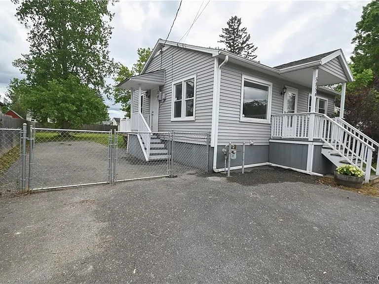 5854 Reis Dr — Photo 3