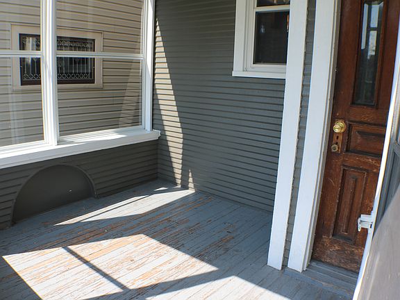 3rd image of 1931 1/2 E Superior St