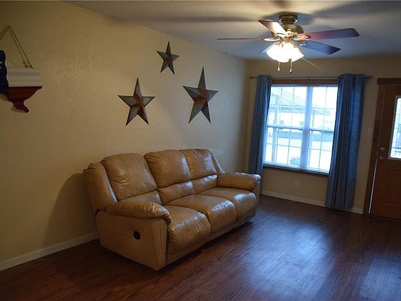 3rd image of 861 Renfro Dr