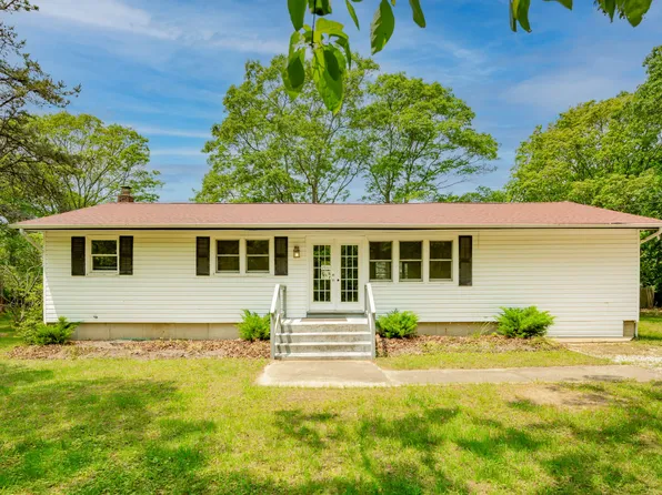 295 Accabonac Rd, East Hampton, NY 11937