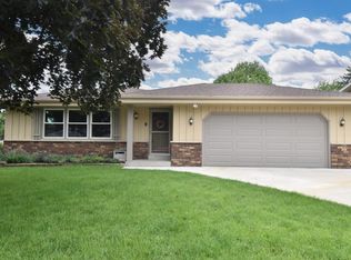 518 Partridge Ct, Pewaukee, WI 53072