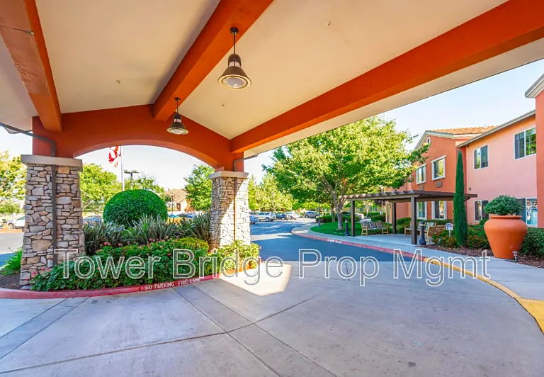 1457 Marseille Ln — Photo 34